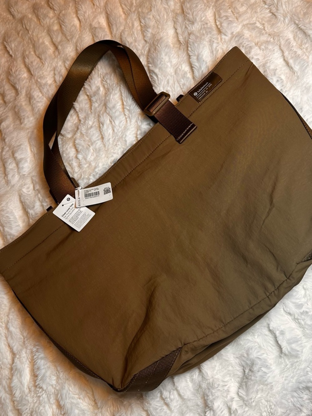 lululemon athletica Olive Clean Lines Tote - Picture 6 of 9